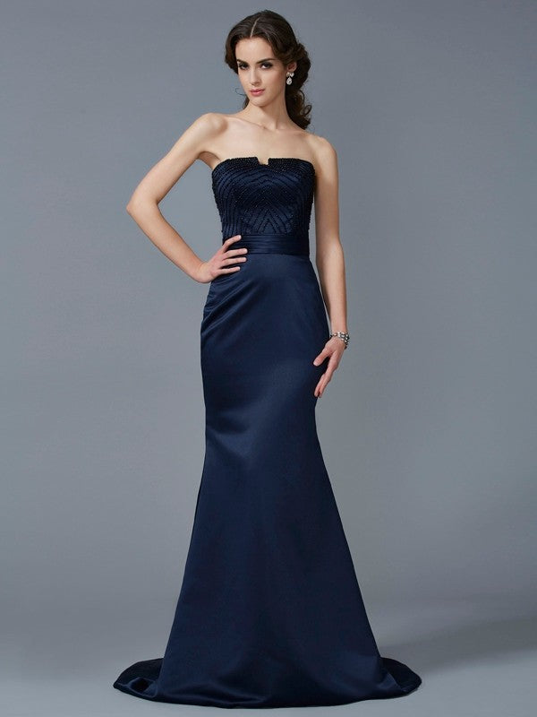 Vestidos largos de satén con cuentas, sin mangas, sin tirantes y corte trompeta/sirena